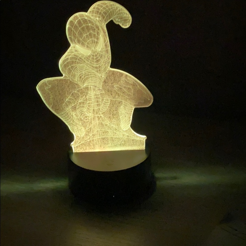 3-D Spiderman lamp - Picture 3 of 4